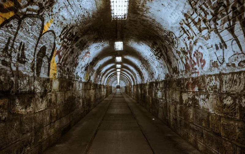Underground (itch) (tinam)